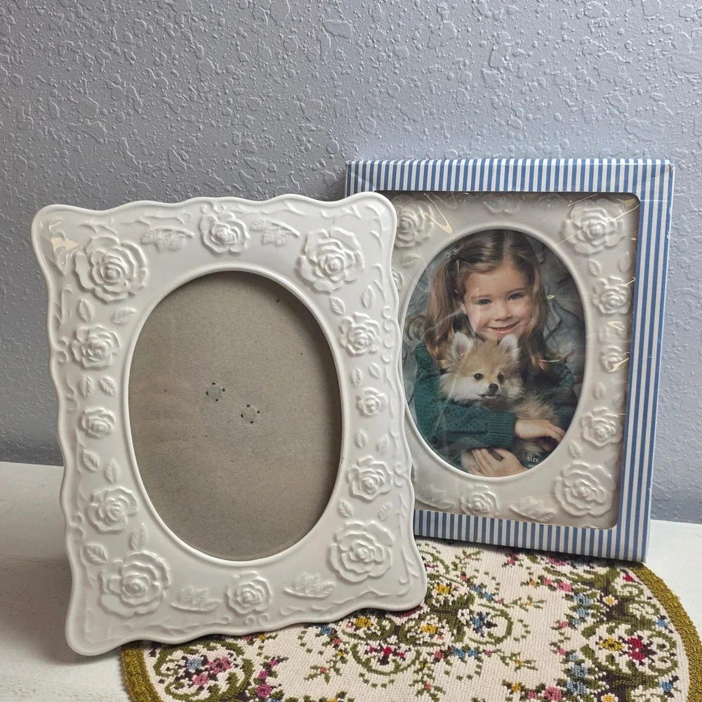 White Ceramic Rose Floral Picture Frame Set of 2 Oval Opening Scalloped Tabletop